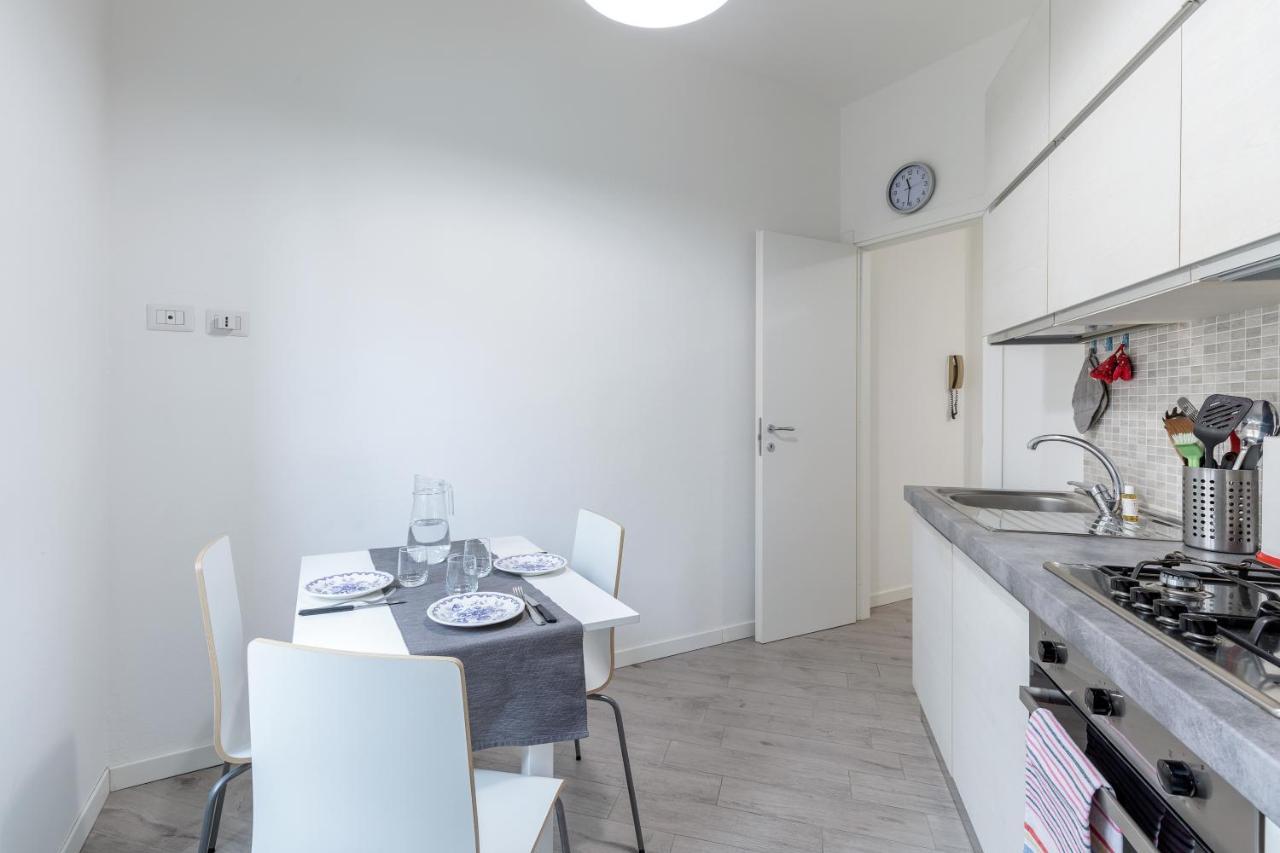 Piazza De Angeli M1 Comfortable Flat With Balcony Milán Exteriér fotografie